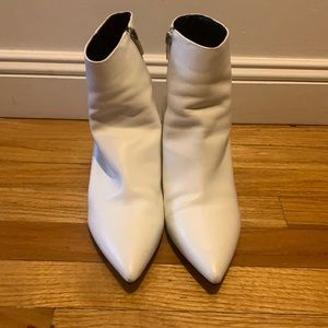 Marc Fisher 9 1/2 M white bootie